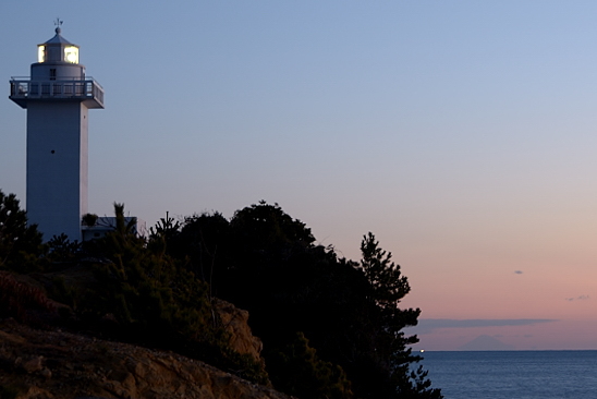 安乗埼灯台と富士山